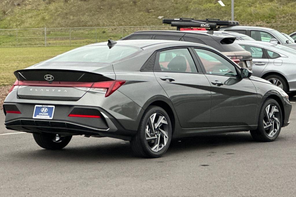 new 2025 Hyundai Elantra car