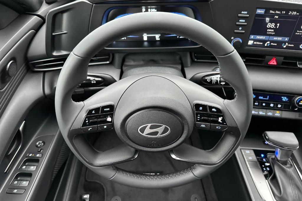 new 2025 Hyundai Elantra car