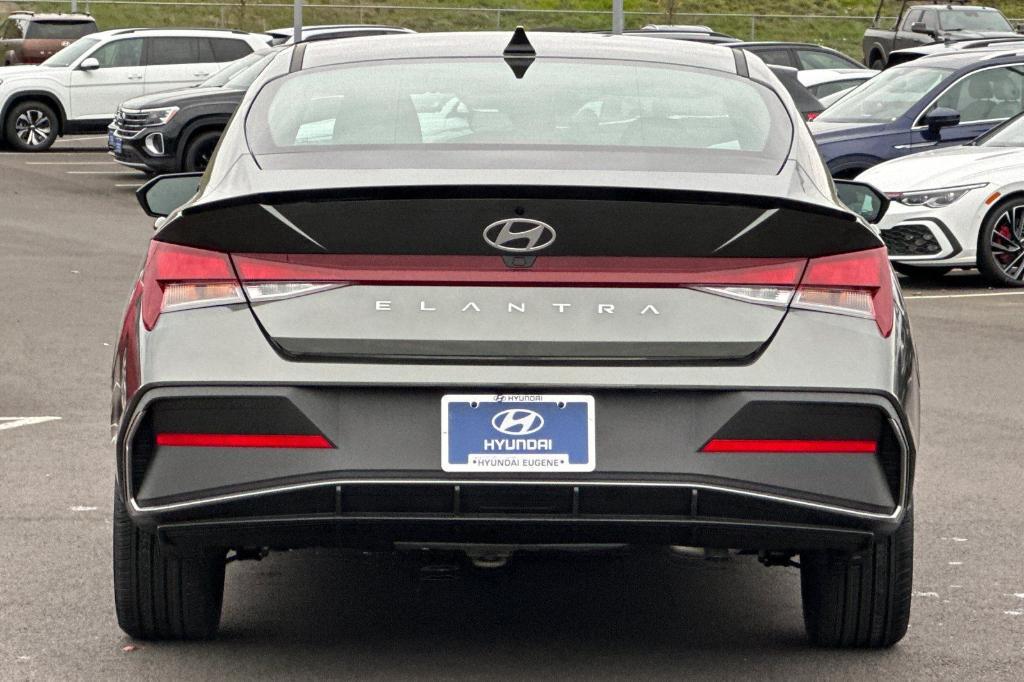 new 2025 Hyundai Elantra car