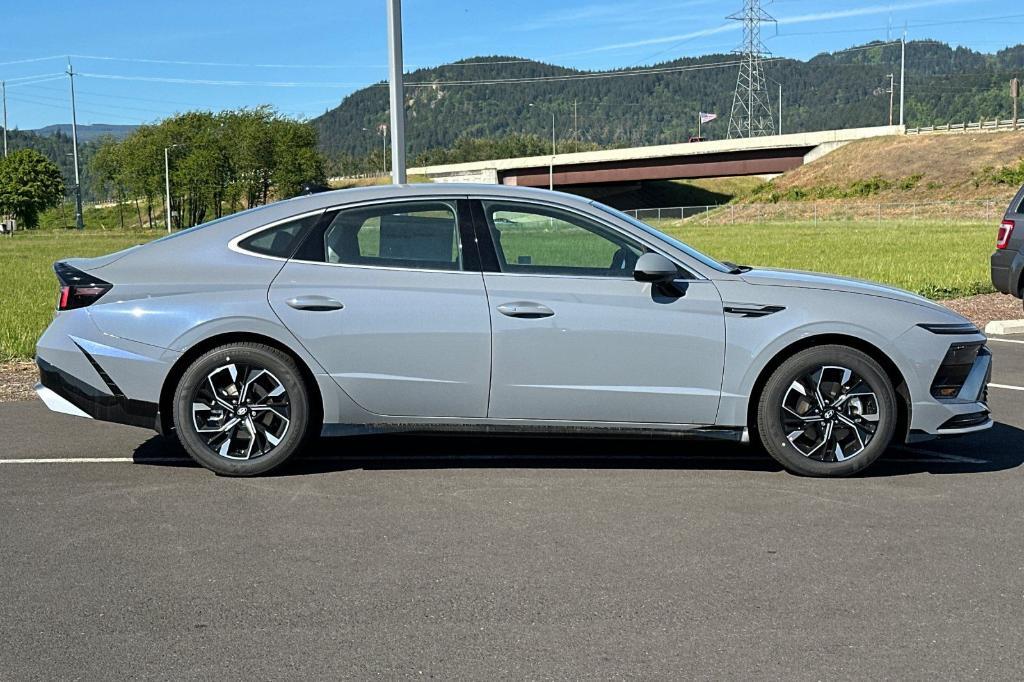new 2025 Hyundai Sonata car, priced at $30,600