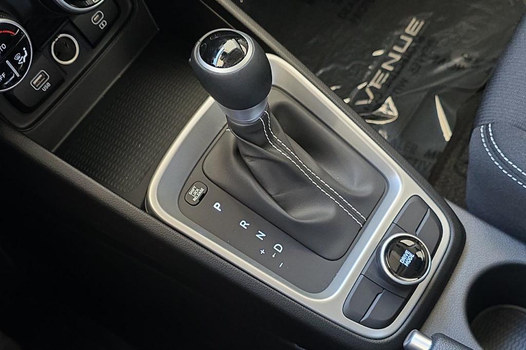 new 2025 Hyundai Venue car, priced at $23,478
