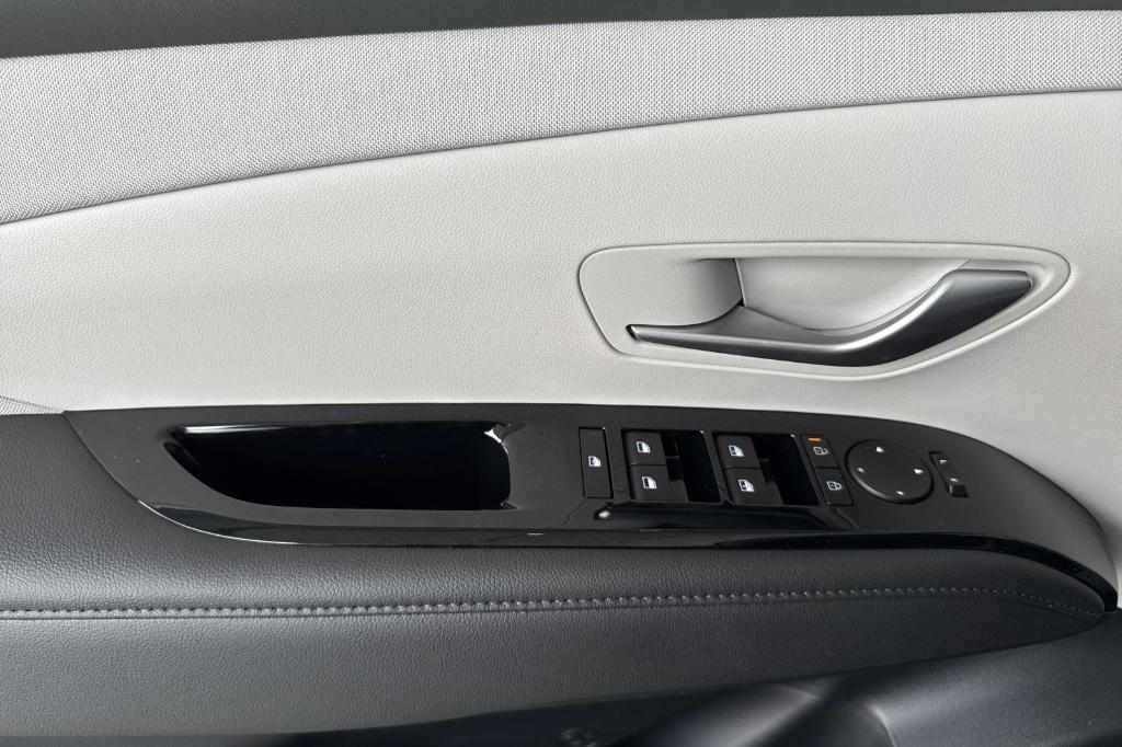 new 2025 Hyundai TUCSON Hybrid car