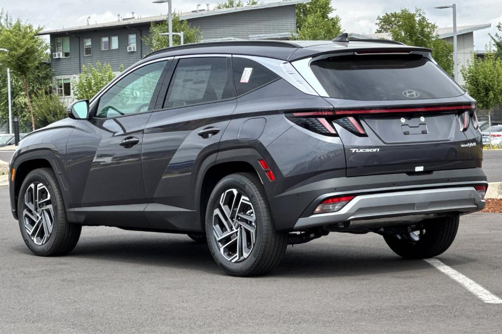 new 2025 Hyundai TUCSON Hybrid car