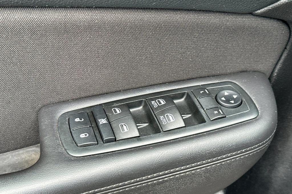 used 2015 Chrysler 200 car, priced at $7,995