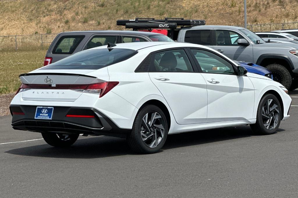 new 2025 Hyundai Elantra car