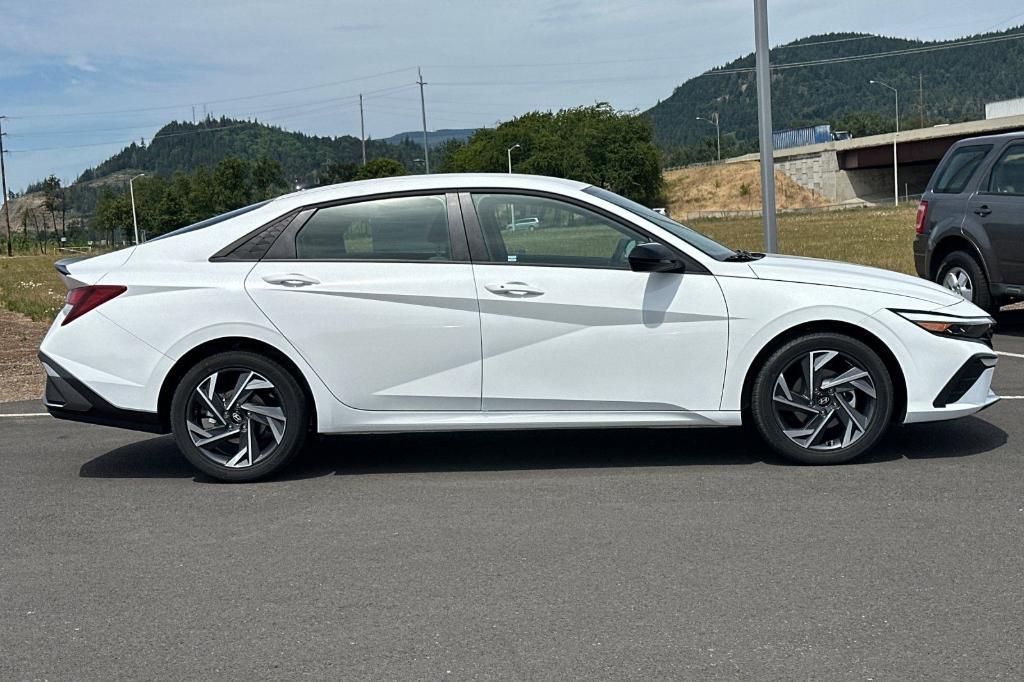 new 2025 Hyundai Elantra car