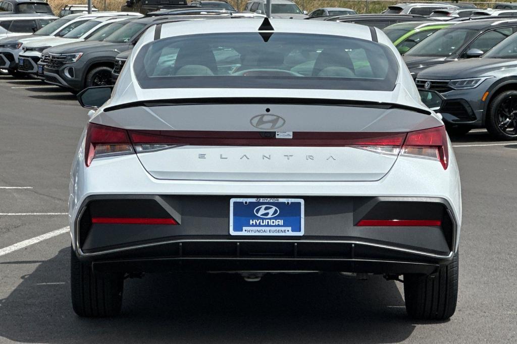 new 2025 Hyundai Elantra car