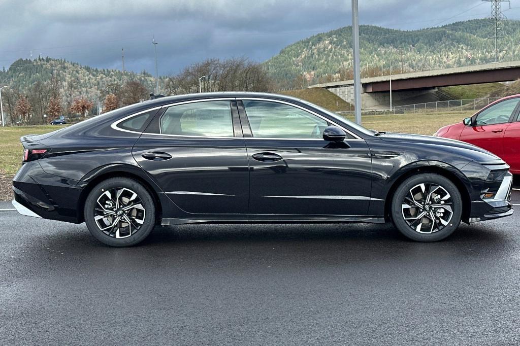 new 2025 Hyundai Sonata car, priced at $29,905