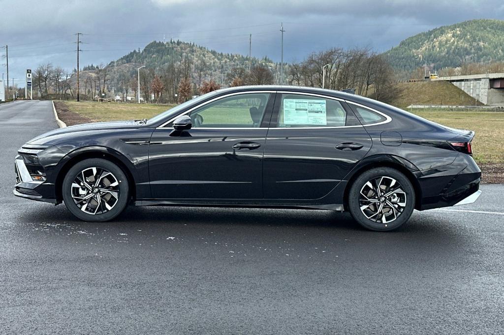 new 2025 Hyundai Sonata car, priced at $29,905