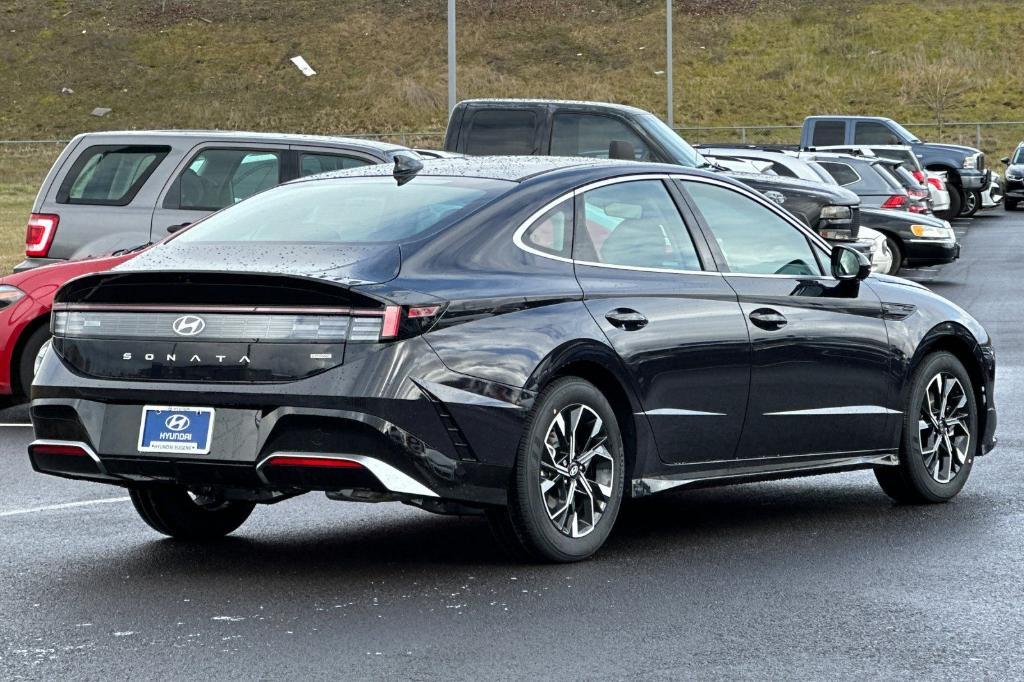 new 2025 Hyundai Sonata car, priced at $29,905
