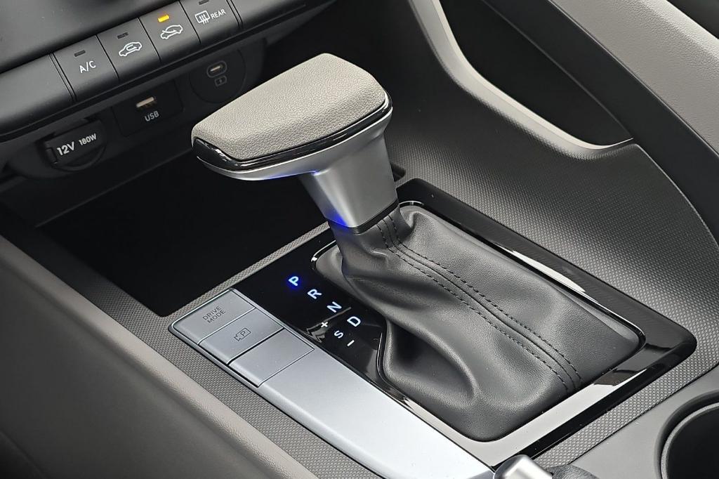 new 2025 Hyundai Elantra car, priced at $21,885