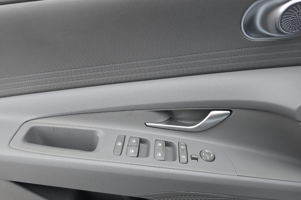 new 2025 Hyundai Elantra car, priced at $21,885