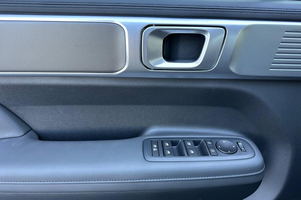 new 2025 Hyundai SANTA FE HEV car
