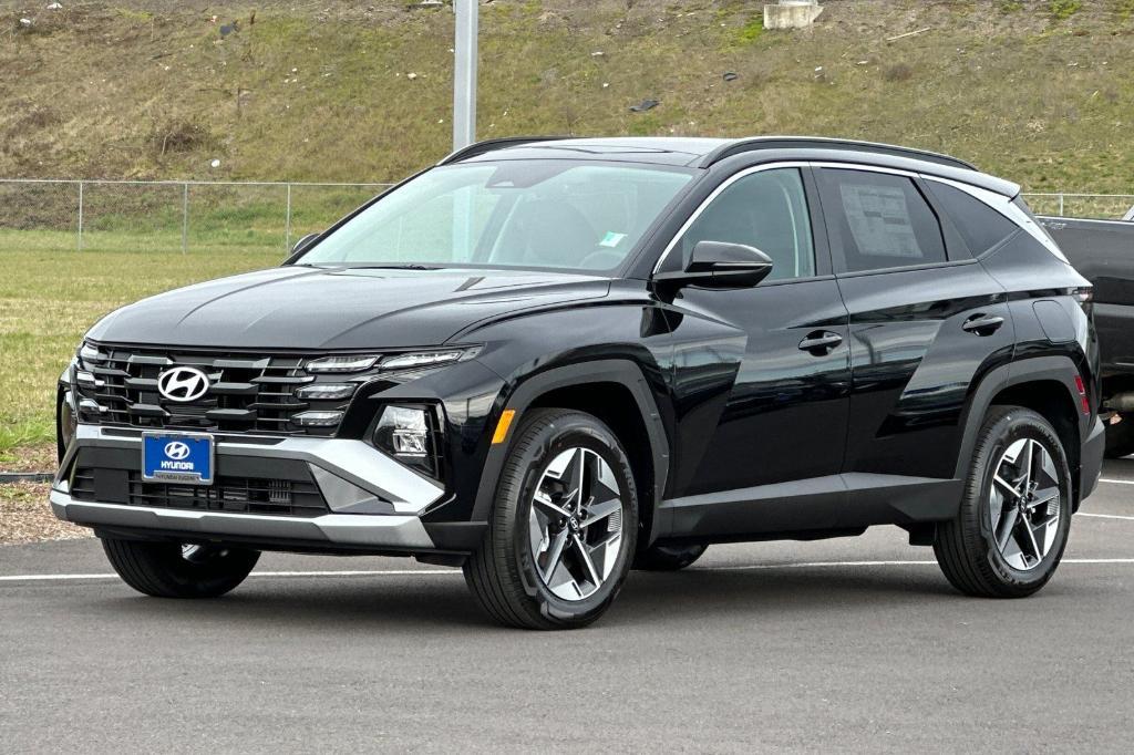 new 2025 Hyundai TUCSON Hybrid car, priced at $37,090
