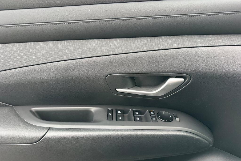 new 2025 Hyundai TUCSON Hybrid car, priced at $37,090