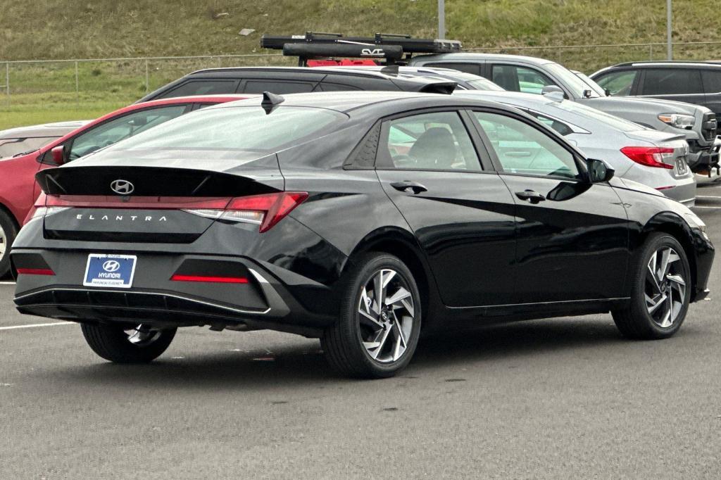 new 2025 Hyundai Elantra car