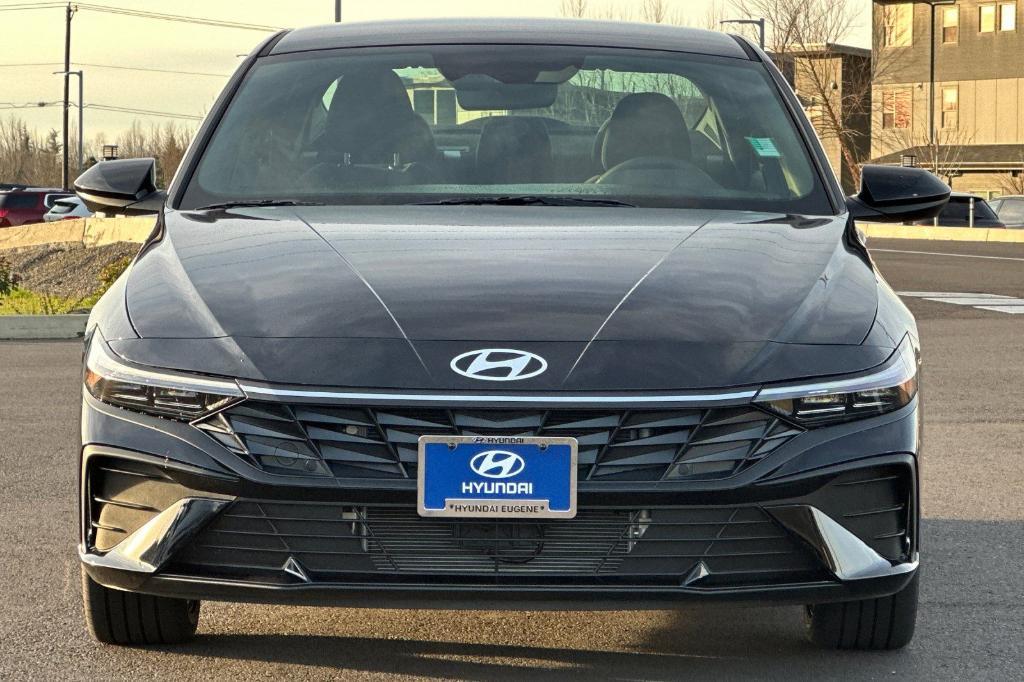 new 2025 Hyundai Elantra HEV car