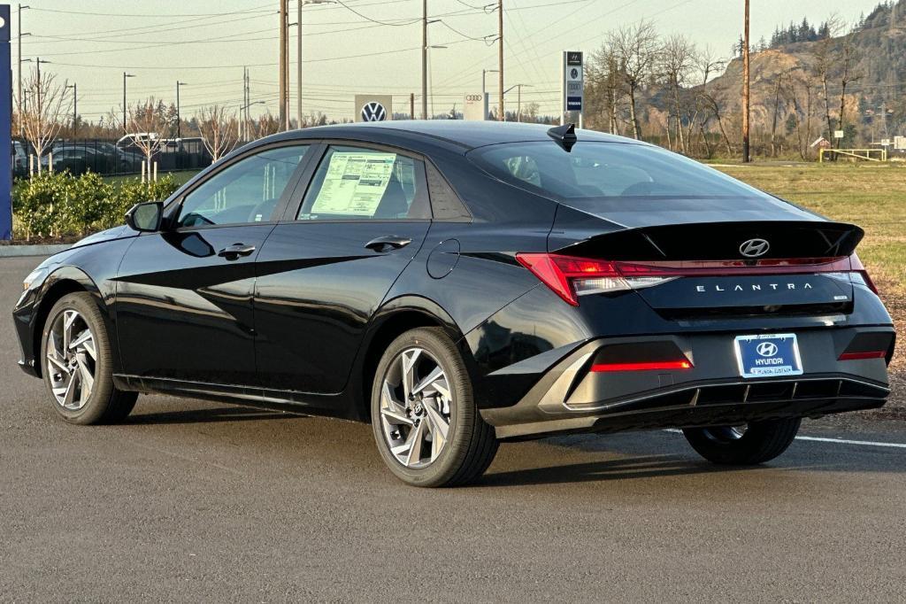 new 2025 Hyundai Elantra HEV car