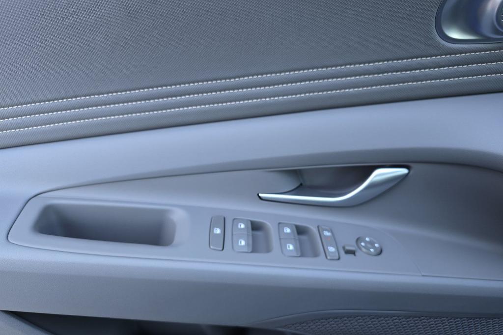new 2025 Hyundai Elantra car, priced at $23,111