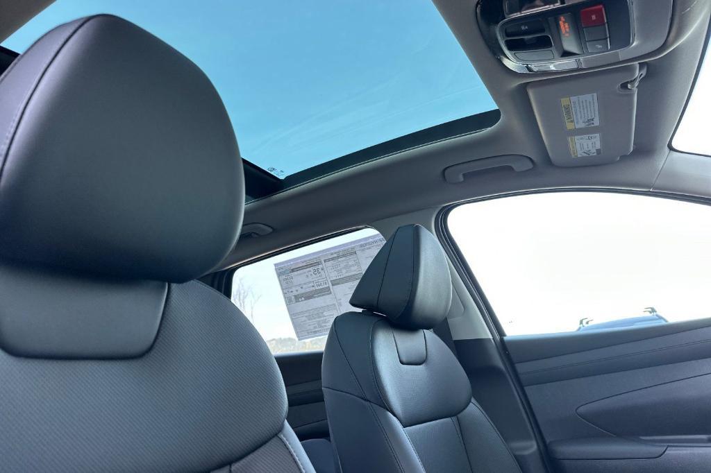 new 2025 Hyundai TUCSON Hybrid car, priced at $37,190