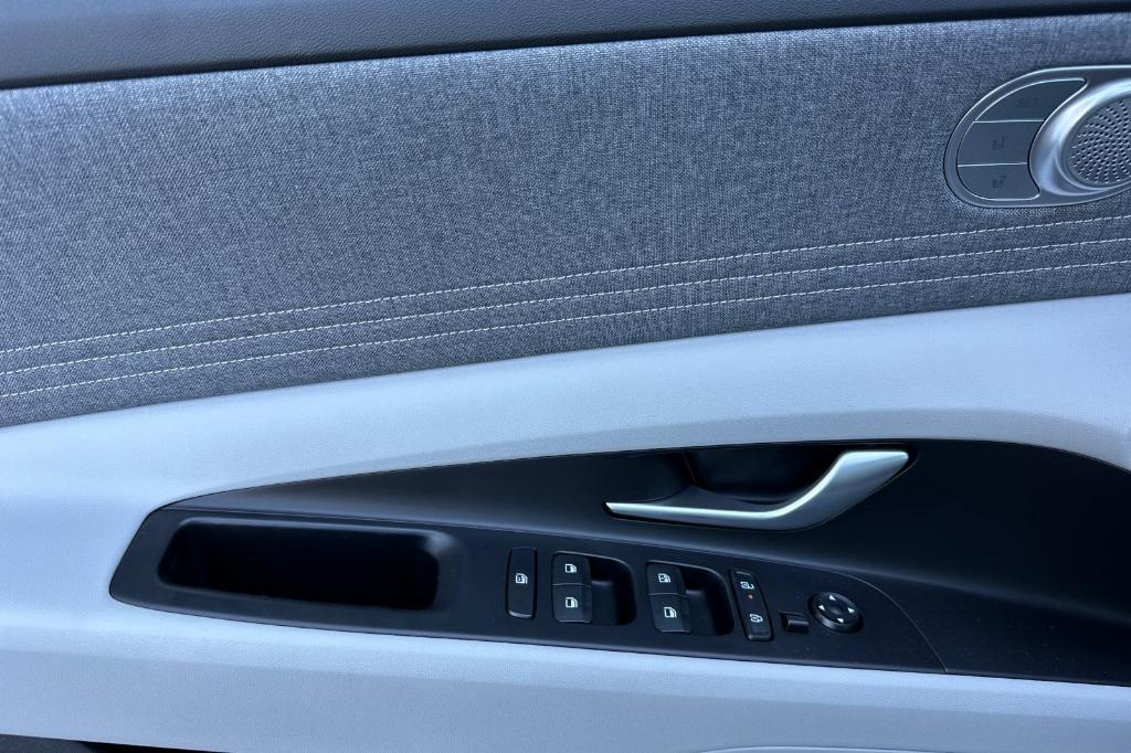 new 2025 Hyundai ELANTRA HEV car, priced at $29,524