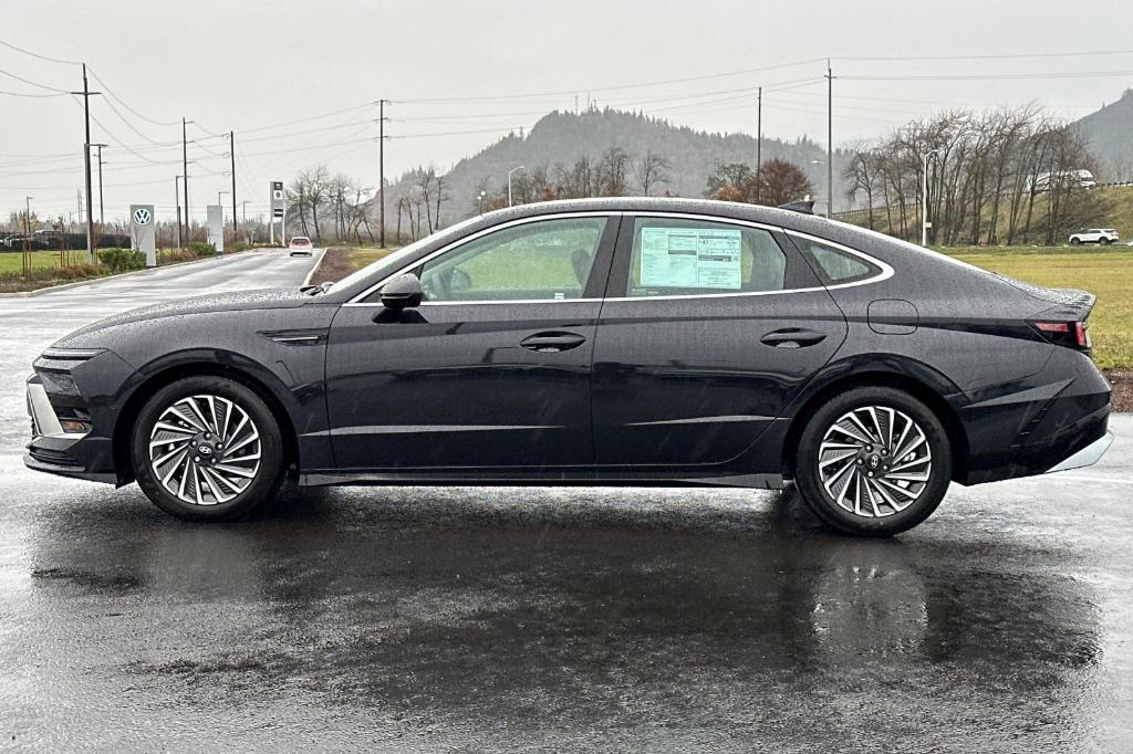 new 2025 Hyundai Sonata Hybrid car, priced at $38,160