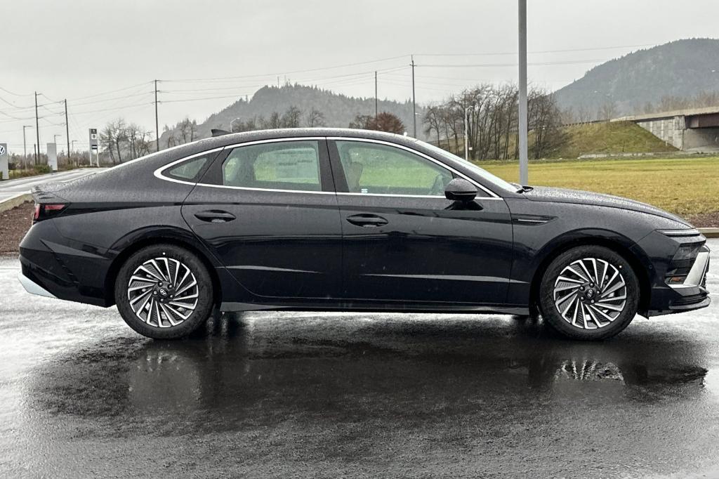 new 2025 Hyundai Sonata Hybrid car, priced at $38,160