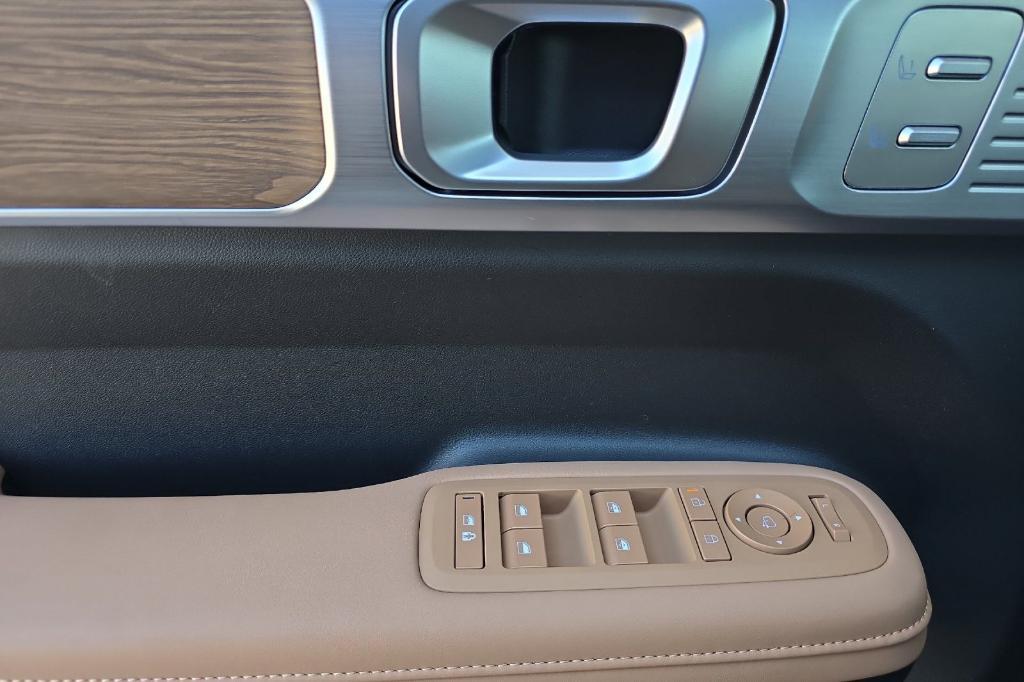 new 2025 Hyundai SANTA FE HEV car, priced at $43,615