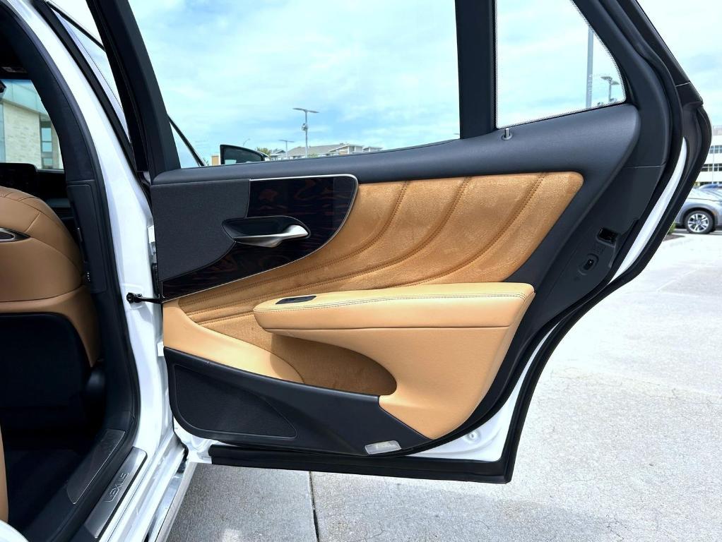 used 2022 Lexus LS 500 car, priced at $59,999