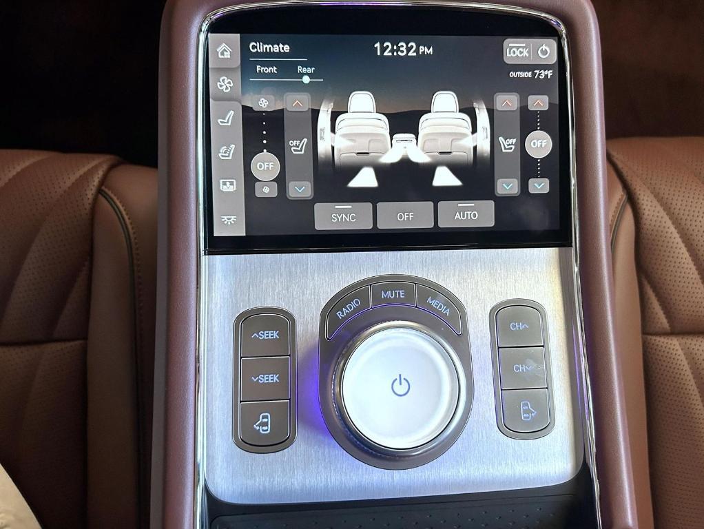 new 2025 Genesis G90 car, priced at $97,390
