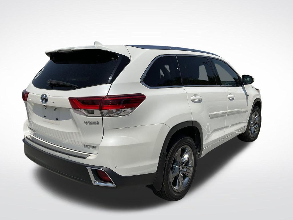 used 2018 Toyota Highlander Hybrid car, priced at $29,999