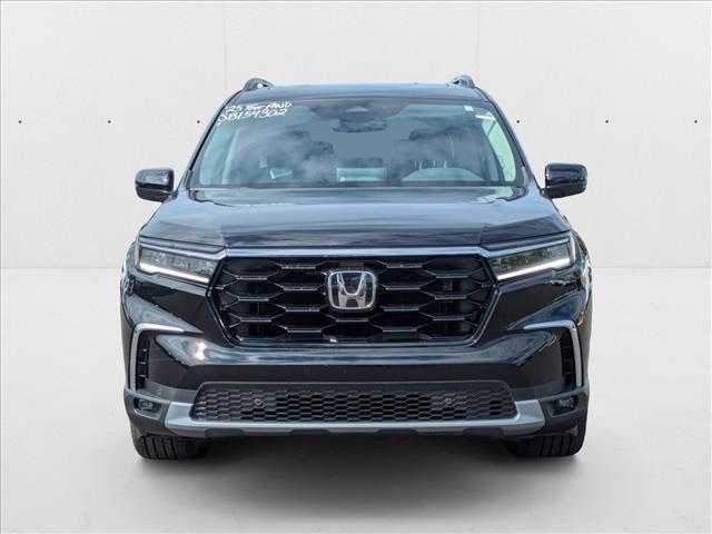 new 2025 Honda Pilot car, priced at $51,050