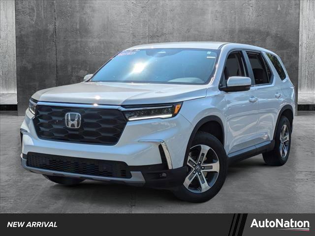 new 2025 Honda Pilot car, priced at $45,405