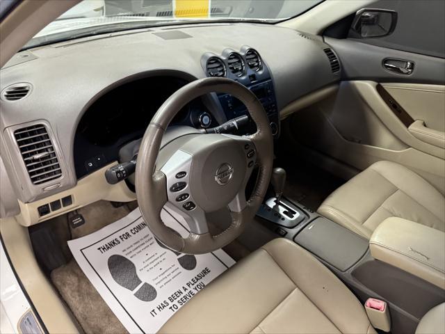 used 2009 Nissan Altima car, priced at $5,999