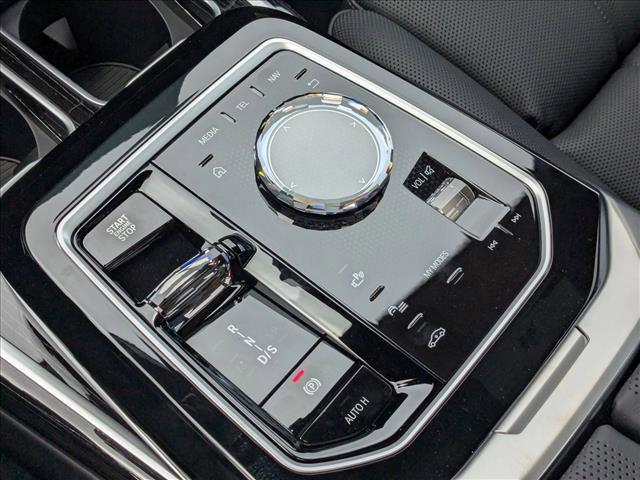 new 2025 BMW 760 car, priced at $130,045