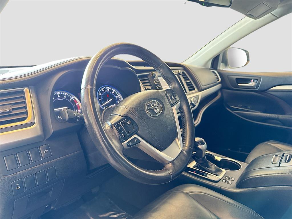 used 2015 Toyota Highlander car, priced at $11,500