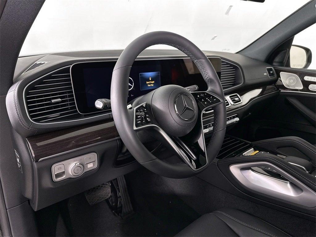new 2025 Mercedes-Benz GLS 450 car, priced at $92,275