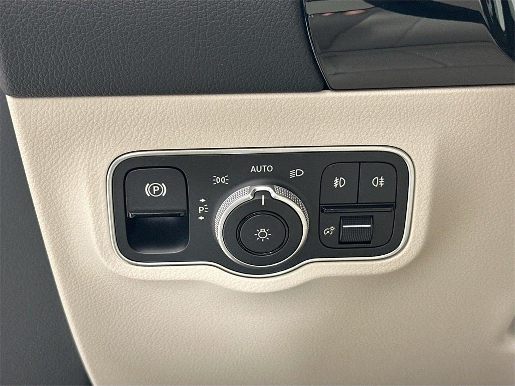 new 2026 Mercedes-Benz GLA 250 car, priced at $43,250