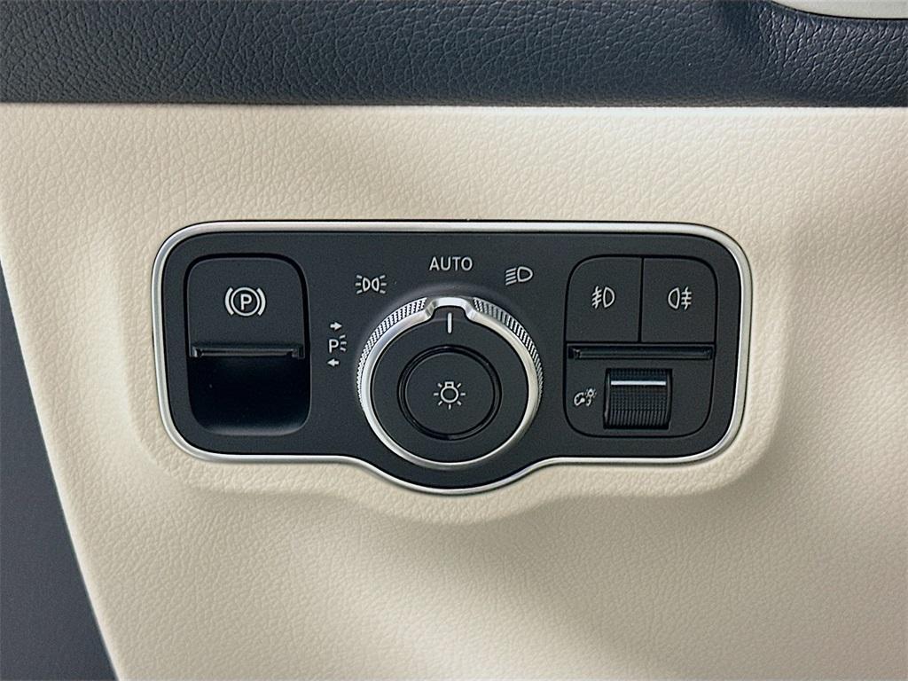 new 2026 Mercedes-Benz GLB 250 car, priced at $51,815