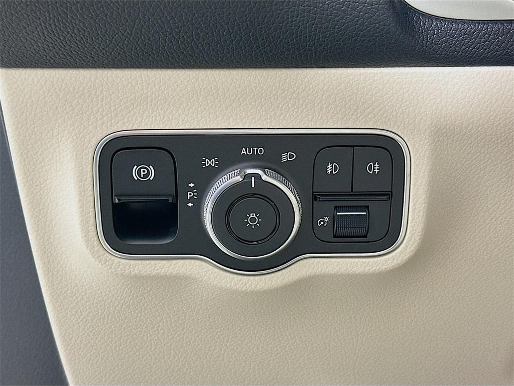 new 2026 Mercedes-Benz GLB 250 car, priced at $51,815