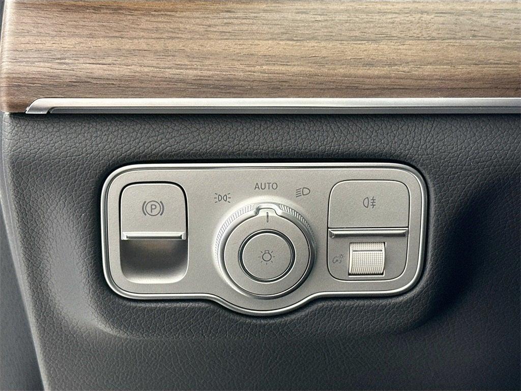 new 2025 Mercedes-Benz GLS 450 car, priced at $102,045