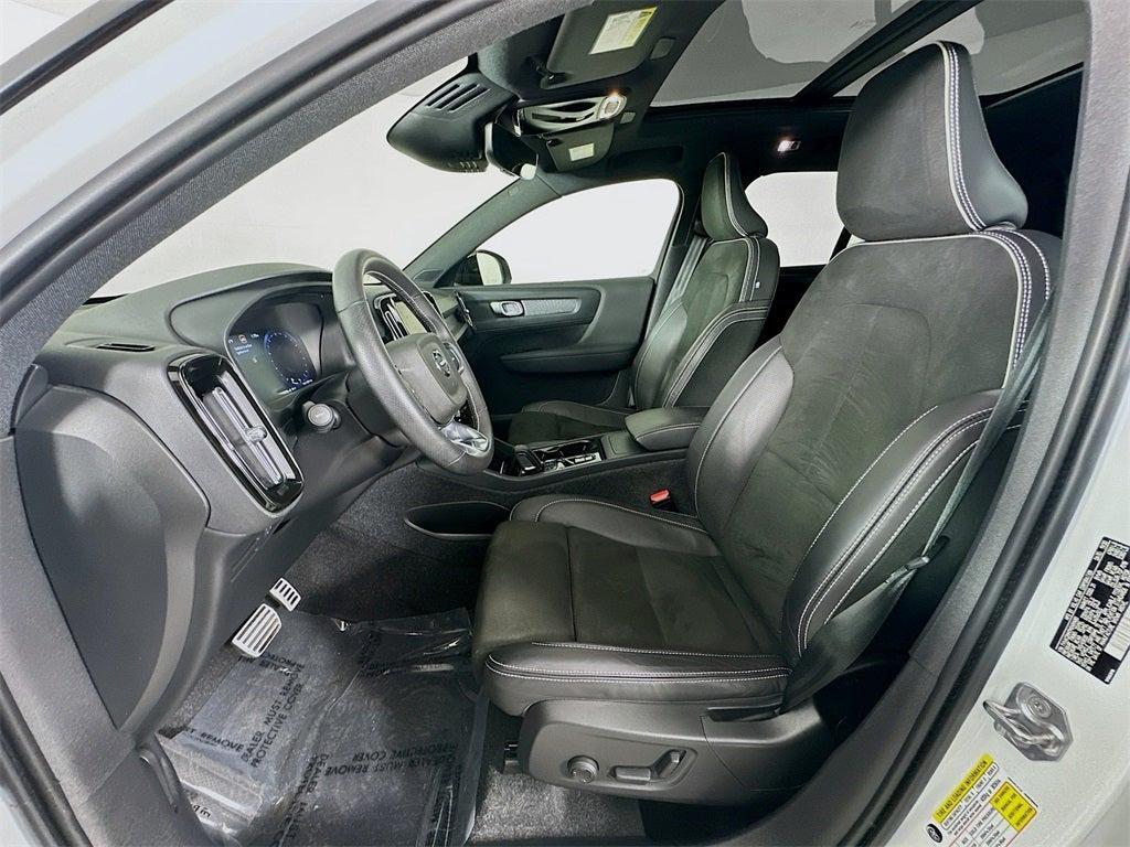 used 2021 Volvo XC40 car, priced at $25,999
