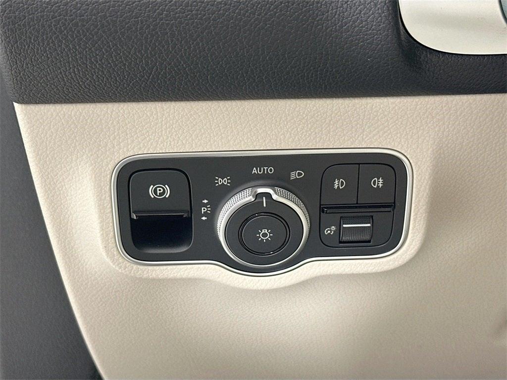 new 2025 Mercedes-Benz GLB 250 car, priced at $50,195