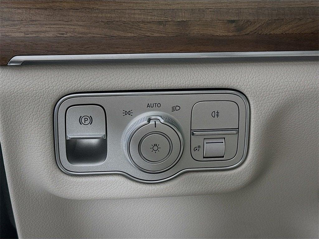 new 2026 Mercedes-Benz GLS 450 car, priced at $105,420