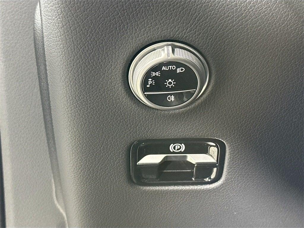 new 2025 Mercedes-Benz GLC 350e car, priced at $72,070