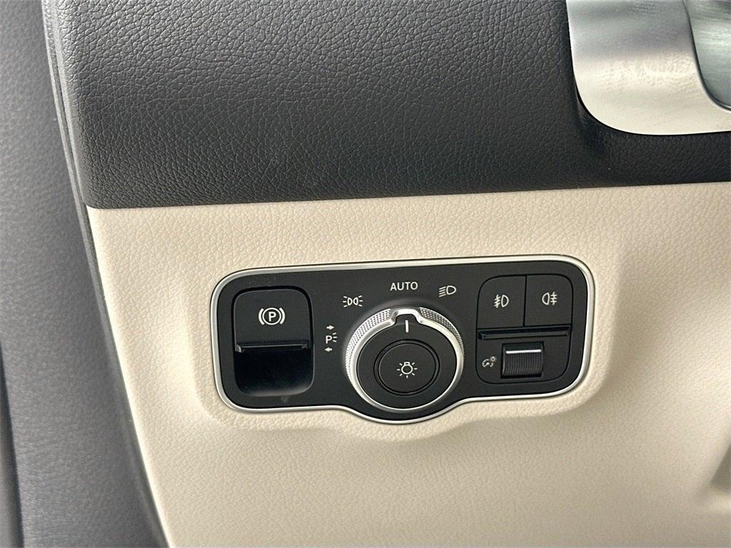 new 2025 Mercedes-Benz GLB 250 car, priced at $48,645