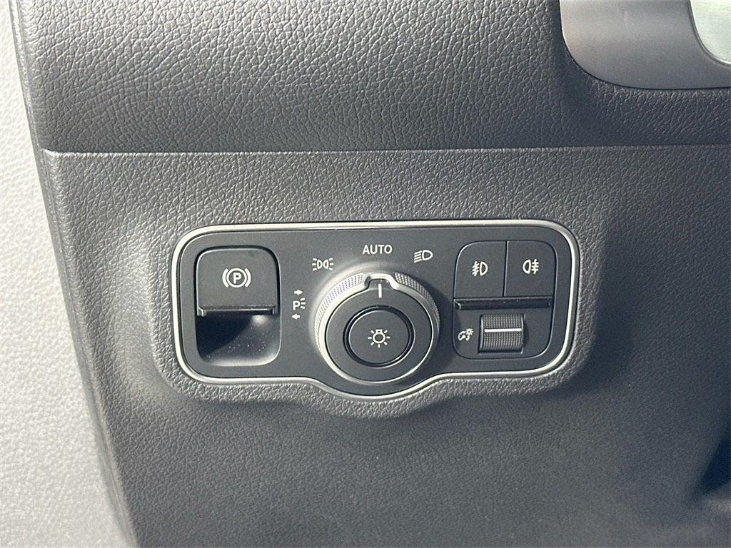 new 2025 Mercedes-Benz GLB 250 car, priced at $49,695