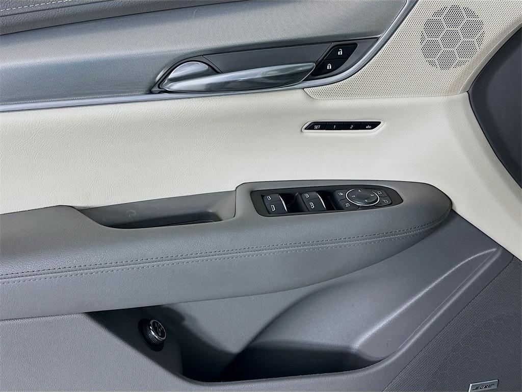 used 2017 Cadillac XT5 car, priced at $14,995