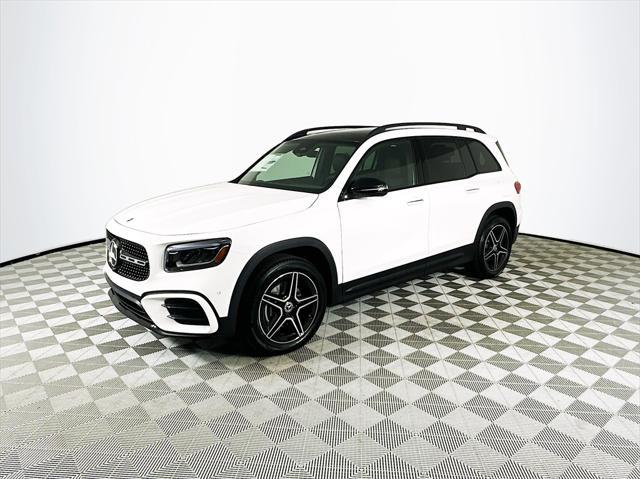 new 2024 Mercedes-Benz GLB 250 car, priced at $53,665