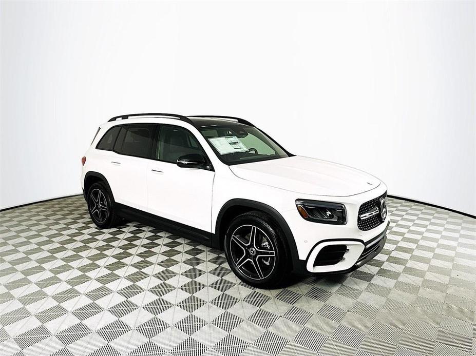 new 2024 Mercedes-Benz GLB 250 car, priced at $53,665